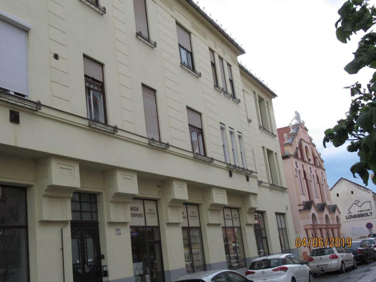 Pasti Central Apartment. Debreczyn Zewnętrze zdjęcie